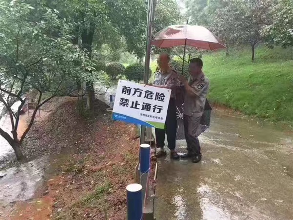 湖南保安服務(wù),墻外高空清洗服務(wù),湖南保利天創(chuàng)物業(yè)發(fā)展有限公司 湖南保安服務(wù),墻外高空清洗服務(wù),湖南保利天創(chuàng)物業(yè)發(fā)展有限公司