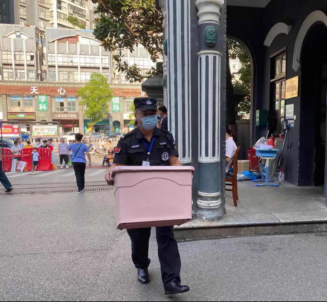 湖南保安服務(wù),墻外高空清洗服務(wù),湖南保利天創(chuàng)物業(yè)發(fā)展有限公司 湖南保安服務(wù),墻外高空清洗服務(wù),湖南保利天創(chuàng)物業(yè)發(fā)展有限公司