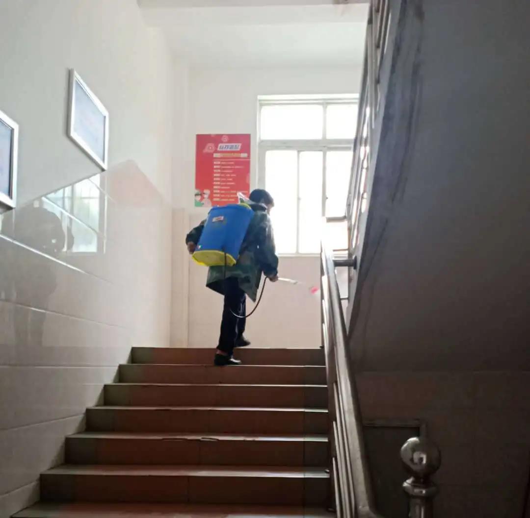 湖南保安服務,墻外高空清洗服務,湖南保利天創(chuàng)物業(yè)發(fā)展有限公司 湖南保安服務,墻外高空清洗服務,湖南保利天創(chuàng)物業(yè)發(fā)展有限公司