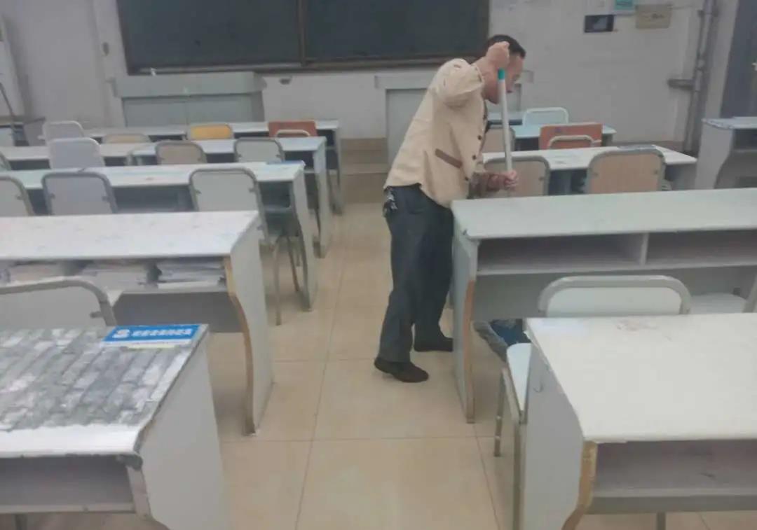 湖南保安服務,墻外高空清洗服務,湖南保利天創(chuàng)物業(yè)發(fā)展有限公司 湖南保安服務,墻外高空清洗服務,湖南保利天創(chuàng)物業(yè)發(fā)展有限公司