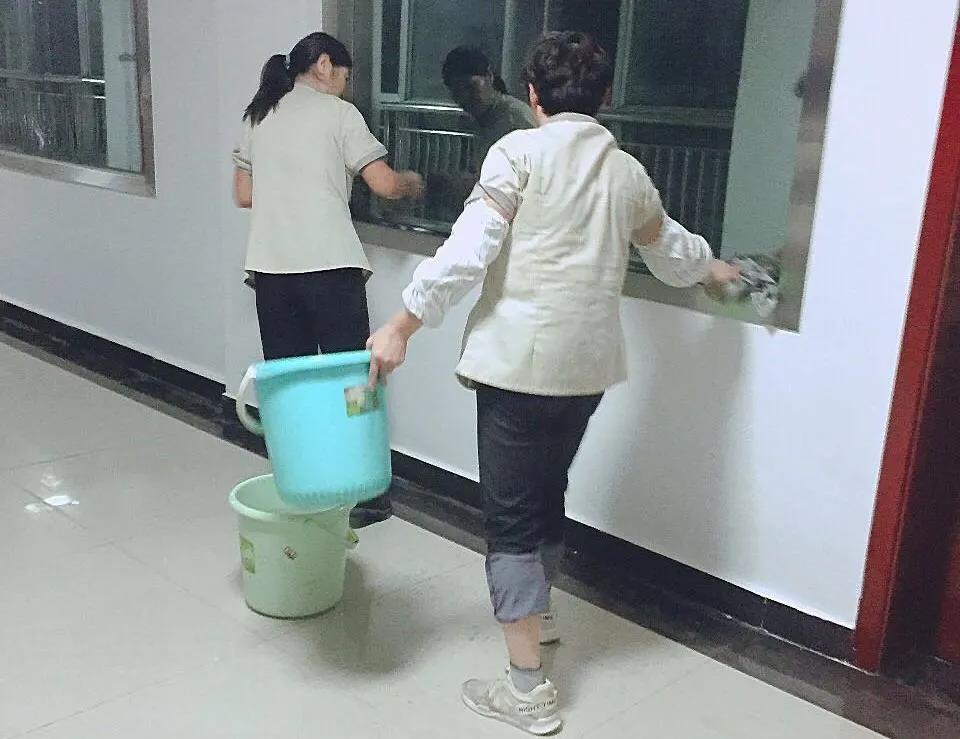 湖南保安服務,墻外高空清洗服務,湖南保利天創(chuàng)物業(yè)發(fā)展有限公司 湖南保安服務,墻外高空清洗服務,湖南保利天創(chuàng)物業(yè)發(fā)展有限公司