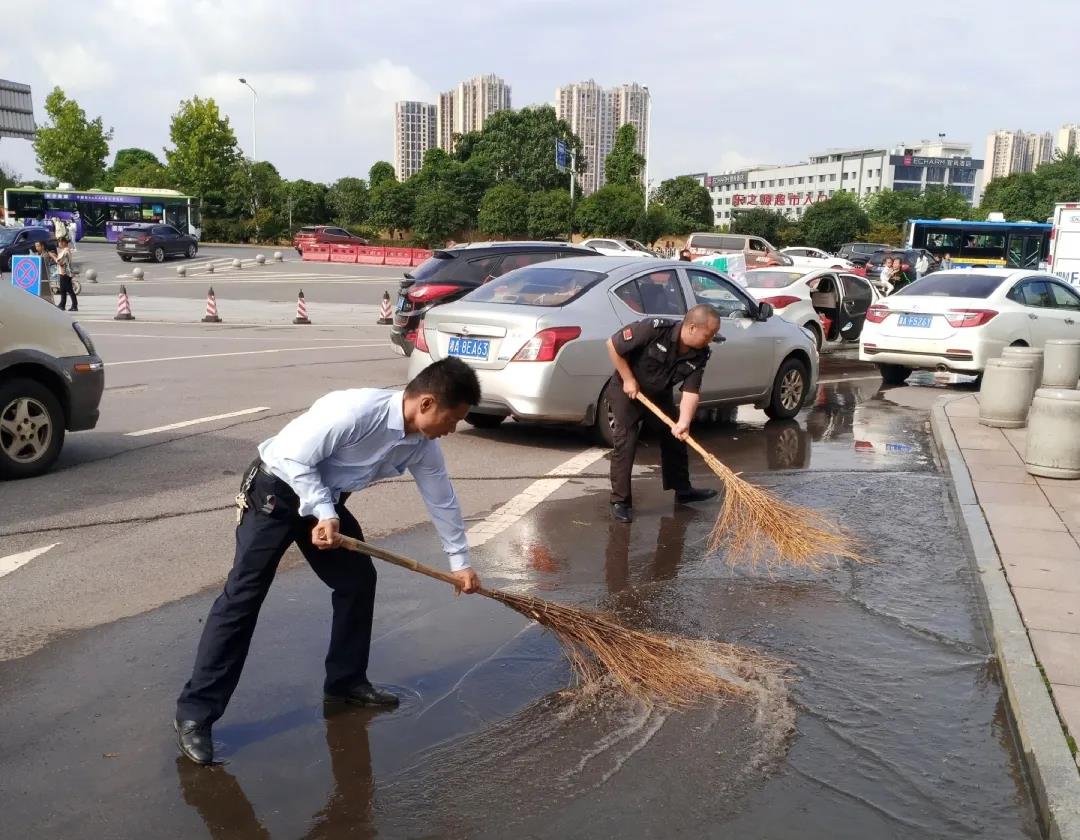 湖南保安服務,墻外高空清洗服務,湖南保利天創(chuàng)物業(yè)發(fā)展有限公司 湖南保安服務,墻外高空清洗服務,湖南保利天創(chuàng)物業(yè)發(fā)展有限公司