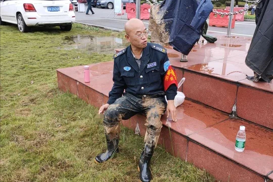 湖南保安服務,墻外高空清洗服務,湖南保利天創(chuàng)物業(yè)發(fā)展有限公司 湖南保安服務,墻外高空清洗服務,湖南保利天創(chuàng)物業(yè)發(fā)展有限公司
