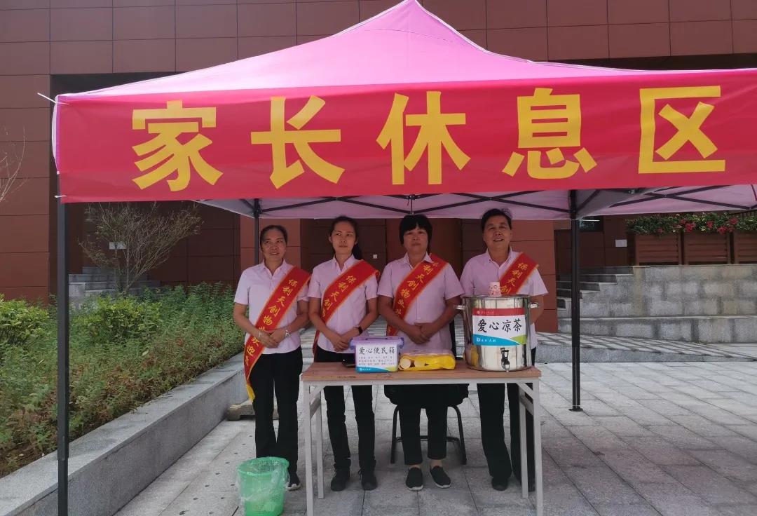 湖南保安服務,墻外高空清洗服務,湖南保利天創(chuàng)物業(yè)發(fā)展有限公司 湖南保安服務,墻外高空清洗服務,湖南保利天創(chuàng)物業(yè)發(fā)展有限公司
