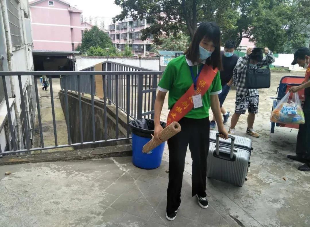 湖南保安服務,墻外高空清洗服務,湖南保利天創(chuàng)物業(yè)發(fā)展有限公司 湖南保安服務,墻外高空清洗服務,湖南保利天創(chuàng)物業(yè)發(fā)展有限公司