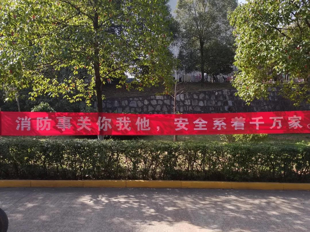湖南保安服務(wù),墻外高空清洗服務(wù),湖南保利天創(chuàng)物業(yè)發(fā)展有限公司 湖南保安服務(wù),墻外高空清洗服務(wù),湖南保利天創(chuàng)物業(yè)發(fā)展有限公司