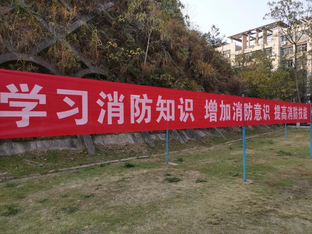 湖南保安服務(wù),墻外高空清洗服務(wù),湖南保利天創(chuàng)物業(yè)發(fā)展有限公司 湖南保安服務(wù),墻外高空清洗服務(wù),湖南保利天創(chuàng)物業(yè)發(fā)展有限公司