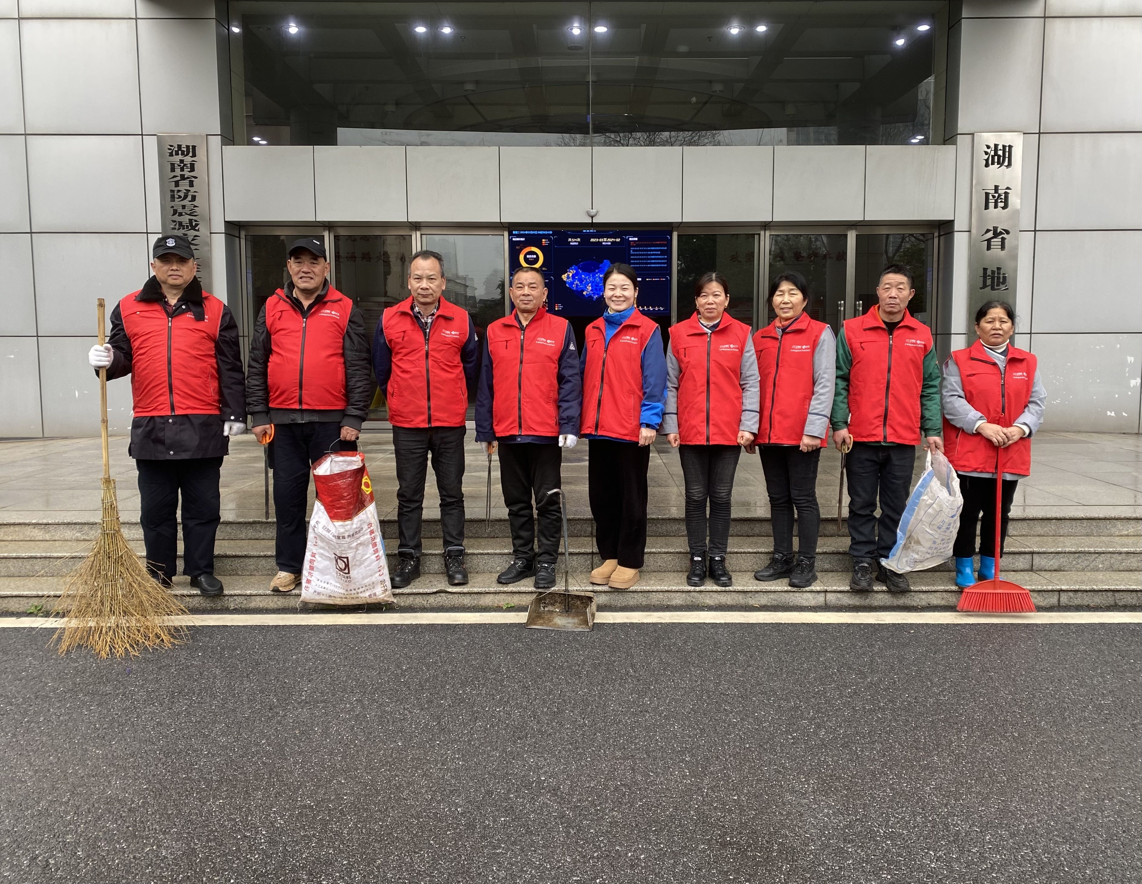 湖南保安服務(wù),墻外高空清洗服務(wù),湖南保利天創(chuàng)物業(yè)發(fā)展有限公司