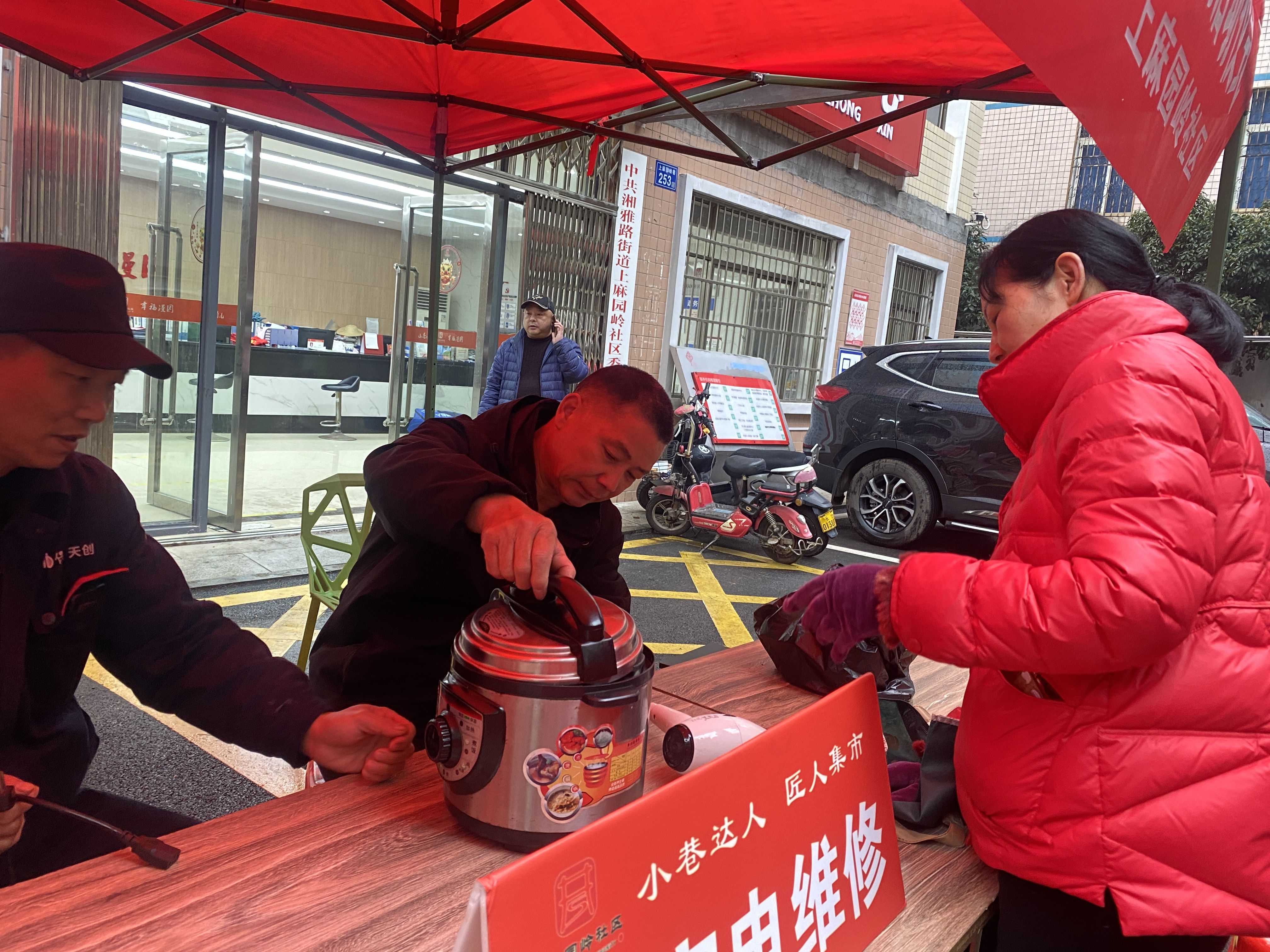 湖南保安服務(wù),墻外高空清洗服務(wù),湖南保利天創(chuàng)物業(yè)發(fā)展有限公司