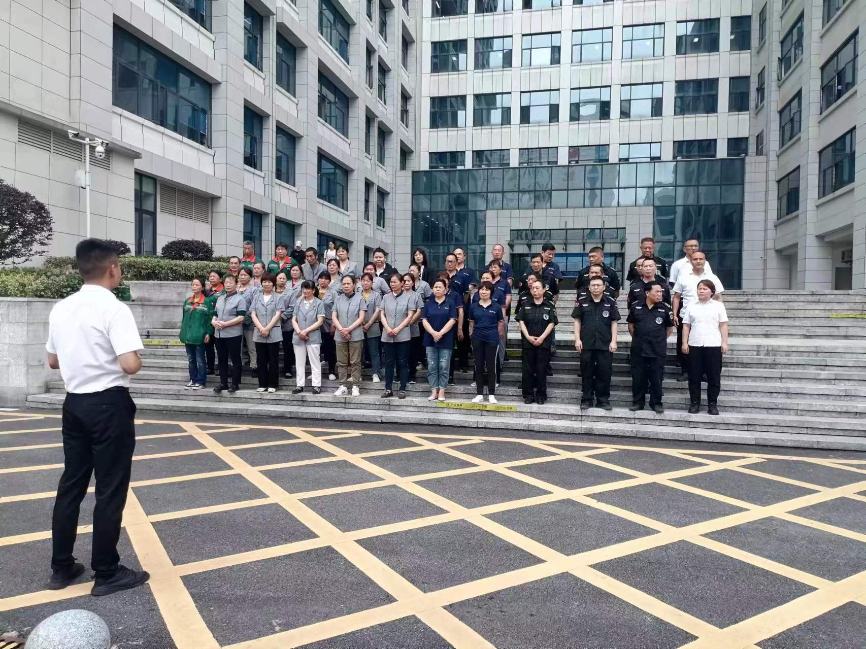 湖南保安服務,墻外高空清洗服務,湖南保利天創(chuàng)物業(yè)發(fā)展有限公司
