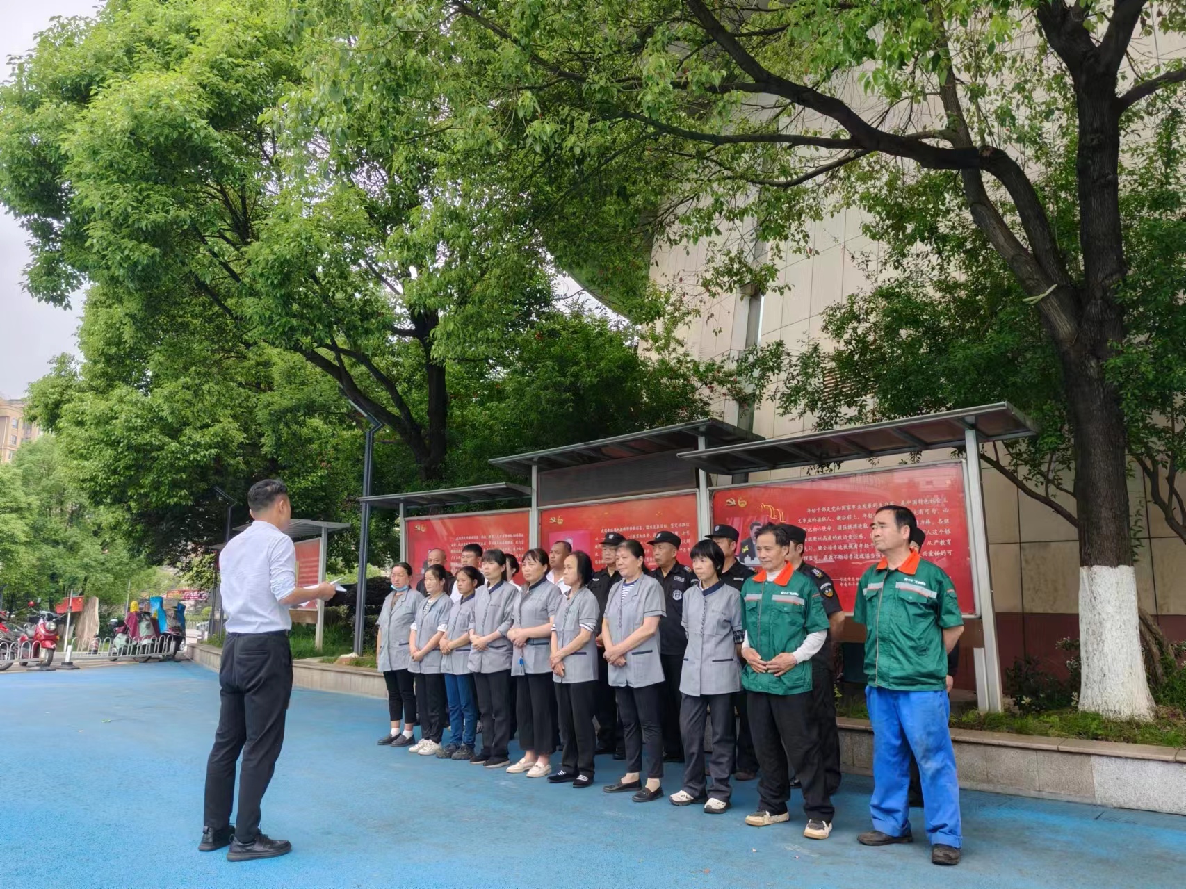 湖南保安服務,墻外高空清洗服務,湖南保利天創(chuàng)物業(yè)發(fā)展有限公司